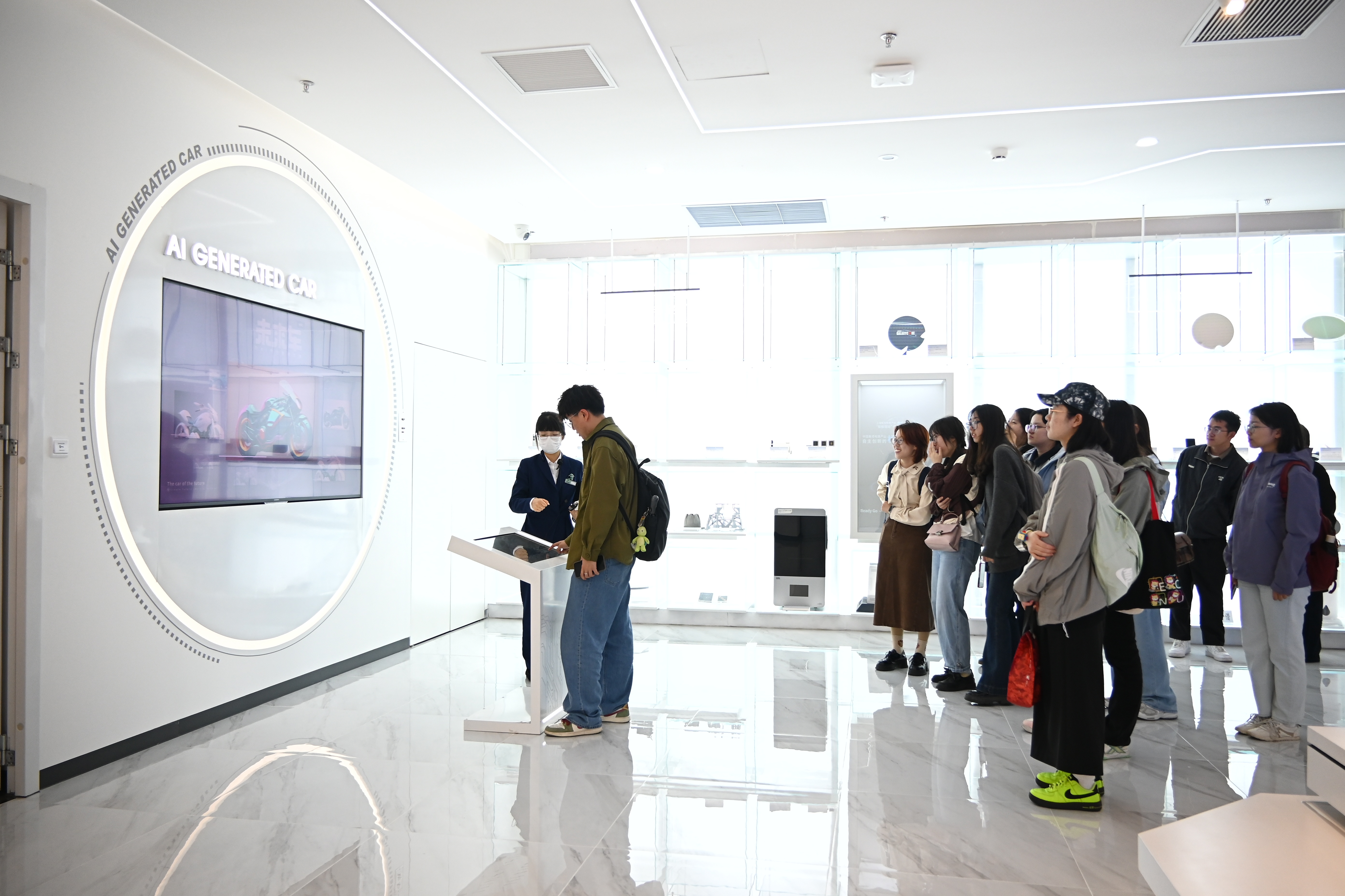 参观滴水湖Ai创新港2_副本.jpg 图片